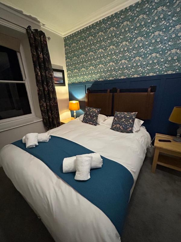 Twin Room image 2