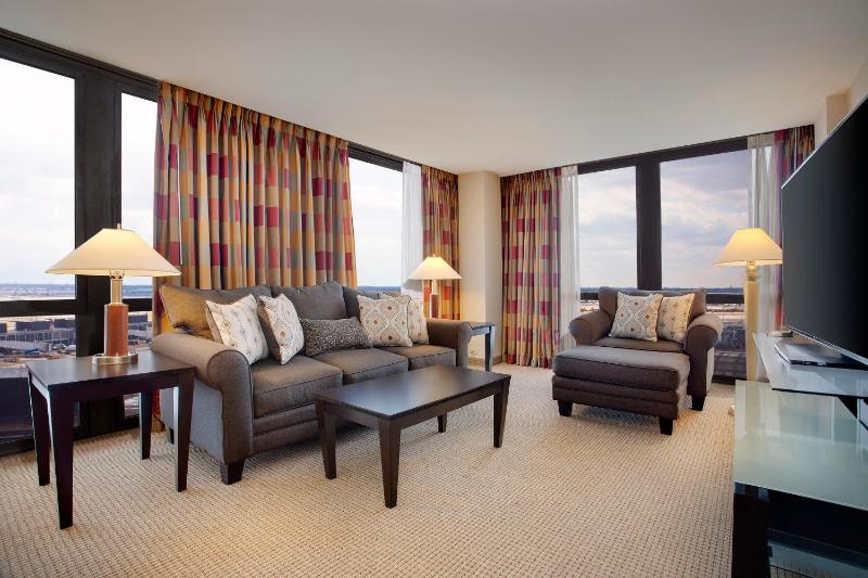 Junior King Suite image 2