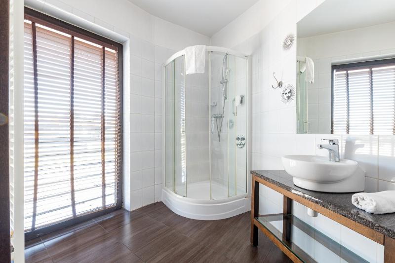 Double or Twin Room with Private Bathroom image 3