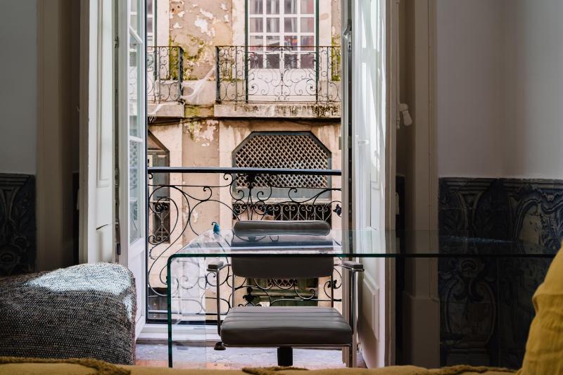 Luxury 4BR Near Praça do Comércio wAC - image 12