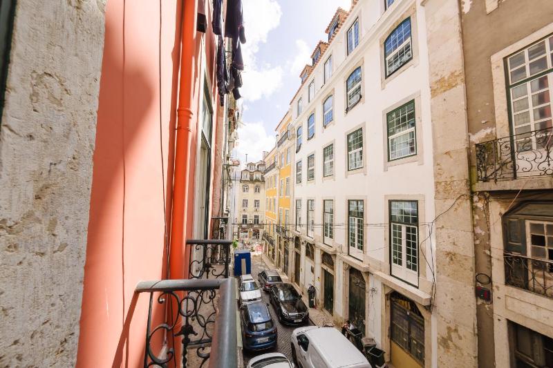 Luxury 4BR Near Praça do Comércio wAC - image 10