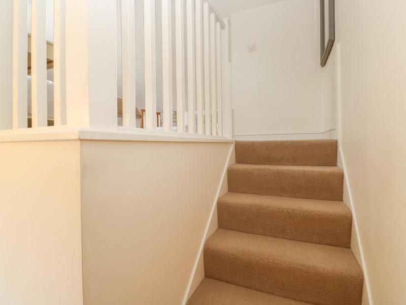 No 1 The Hinges - image 10