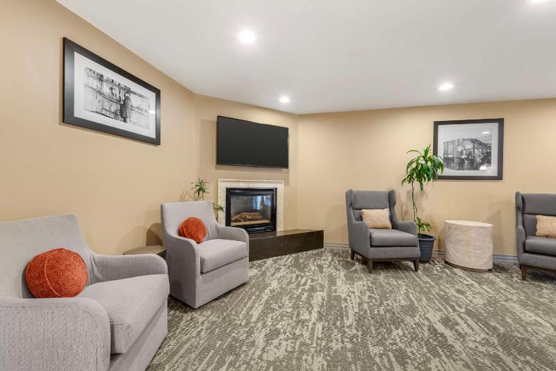 Best Western Executive Inn & Suites - image 17