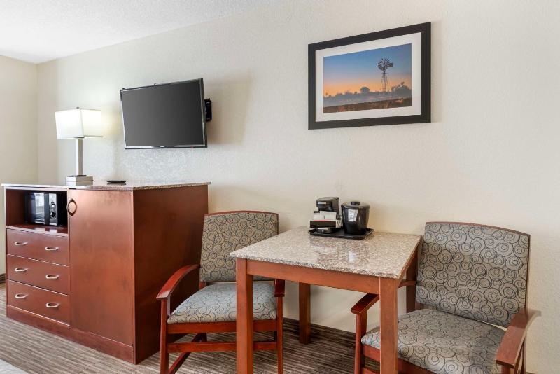 Best Western Executive Inn & Suites - image 27