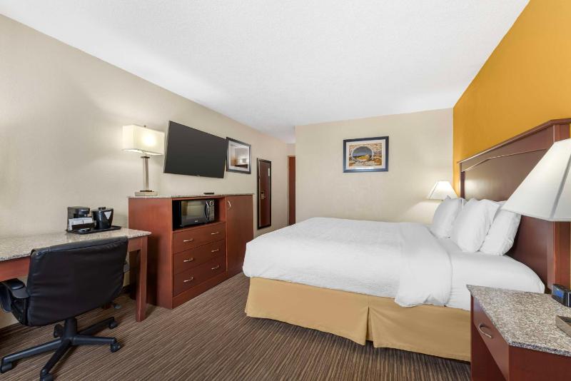 Best Western Executive Inn & Suites - image 39