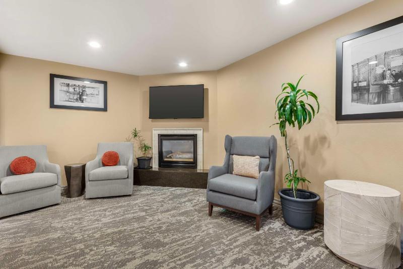 Best Western Executive Inn & Suites - image 8