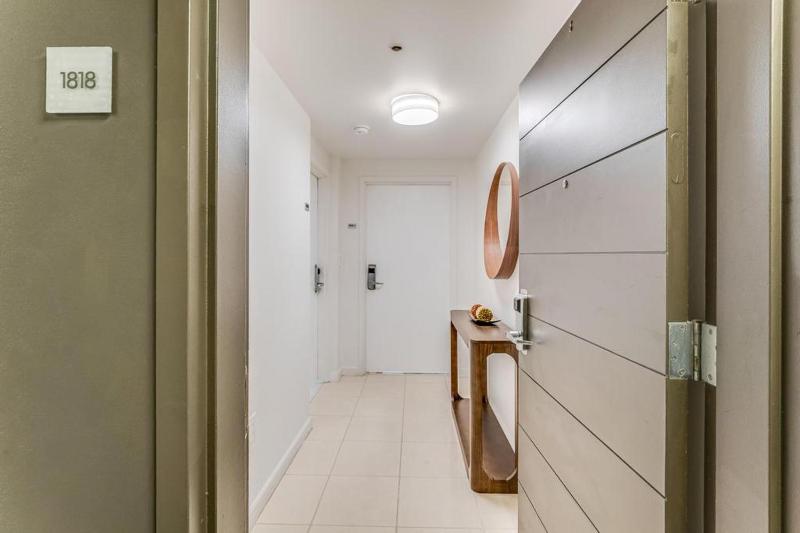Coconut Grove Bayview unit Parking Included - image 2