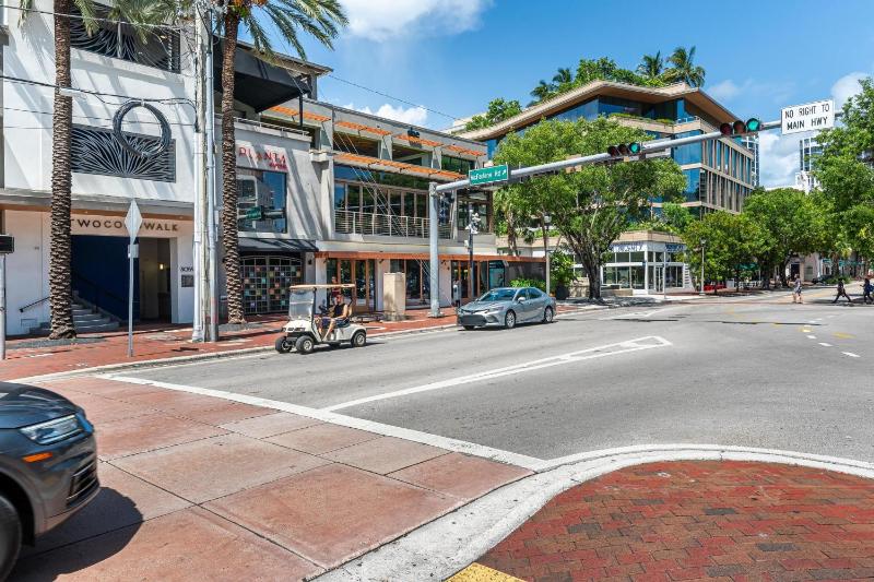 Coconut Grove Bayview unit Parking Included - image 7