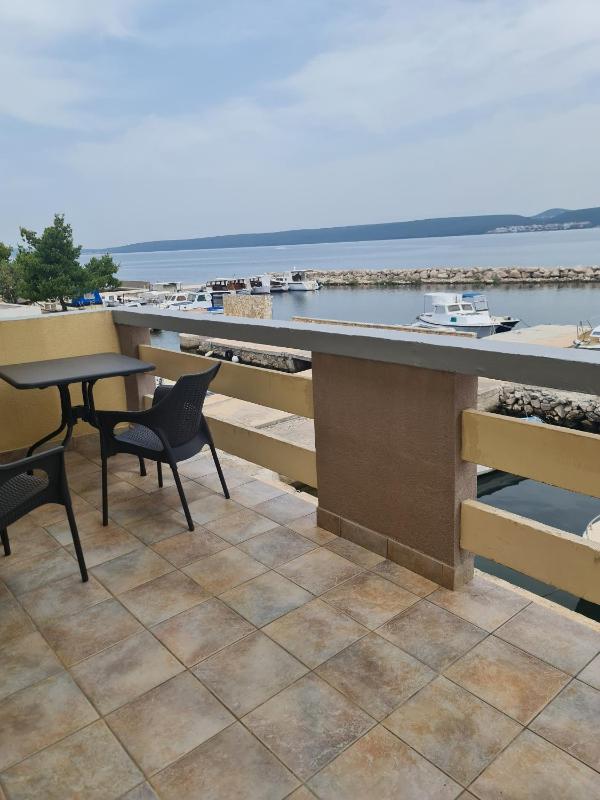 One-Bedroom Apartment with Terrace and Sea View image 3