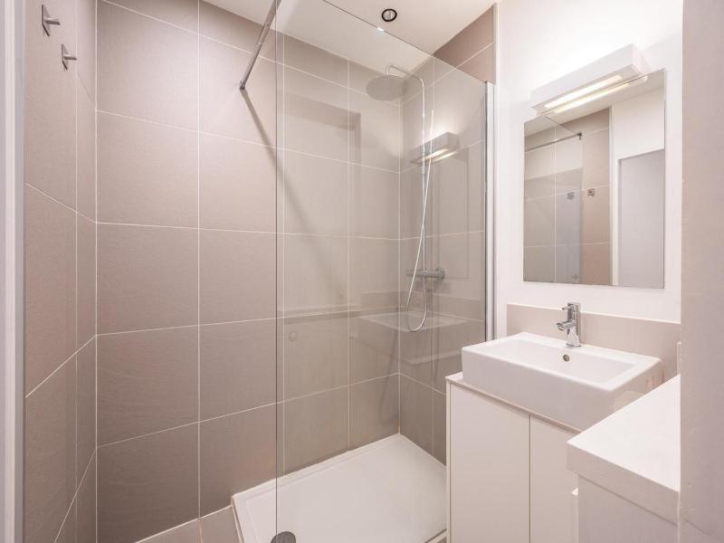 Spacious Seaside Apartment - image 20