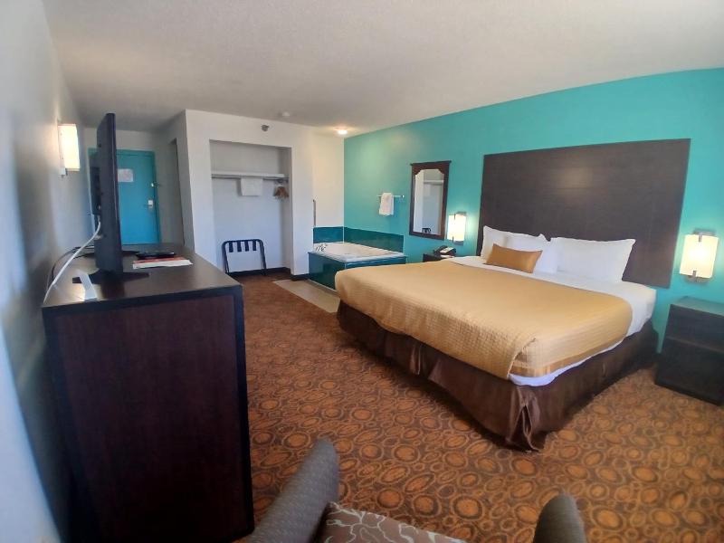 King Room with Spa Bath image 2
