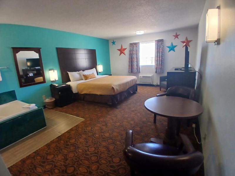 King Room with Spa Bath image 3
