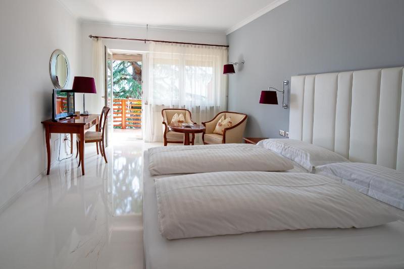 Superior Double Room image 4