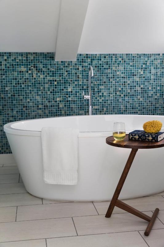 Deluxe King Suite image 4
