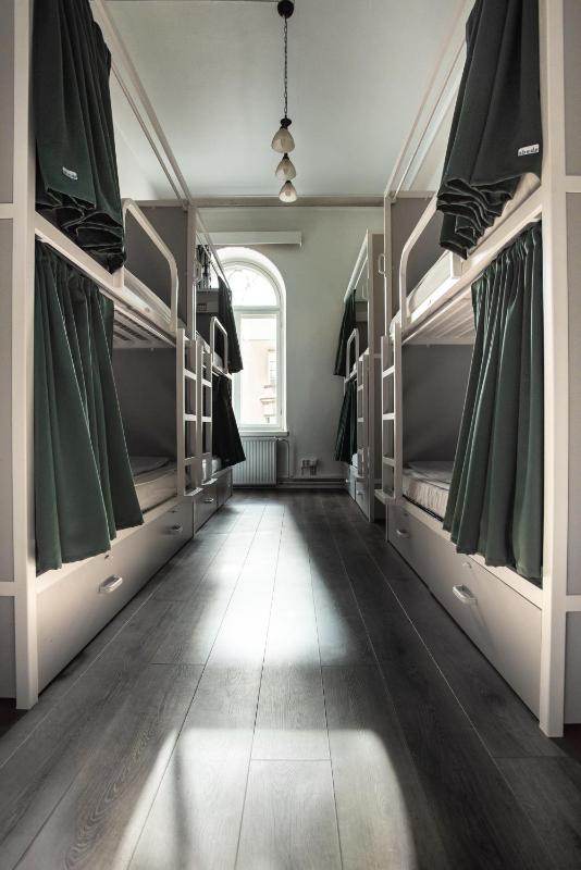 Single Bed in 8-Bed Mixed Dormitory Room image 1