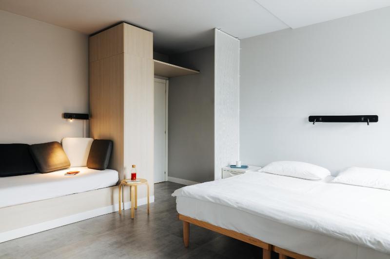 Double Room image 4