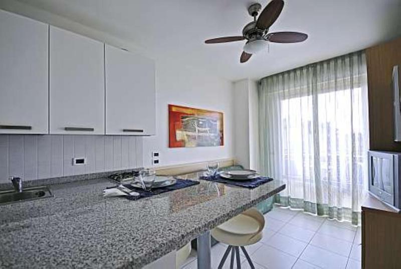 Modern and finely refurbished studio apartment - image 1