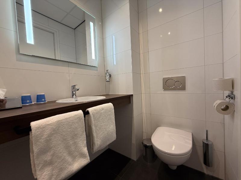Deluxe Twin Room image 2