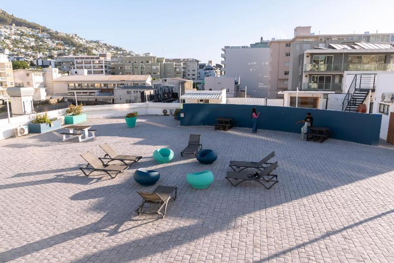 Mojo Hotel & Market - image 6