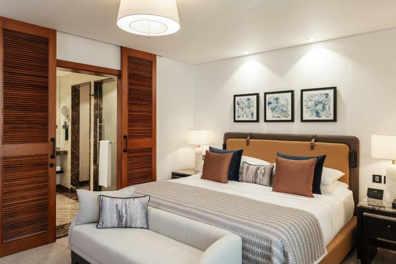 Superior Deluxe Suite, 1 Bedroom Suite, Airport Transfers, With Complimentary Resort Beach & Pool Access, 1 King,  image 4
