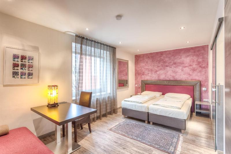 Deluxe Double Room with Balcony image 4