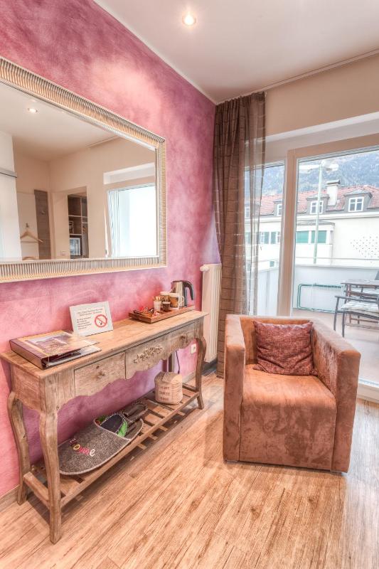 Deluxe Double Room with Balcony image 3