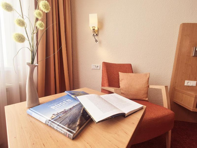 Double Room with Balcony image 3