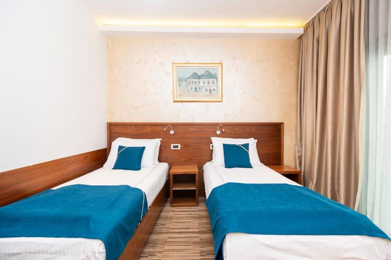 Superior Twin Room image 1