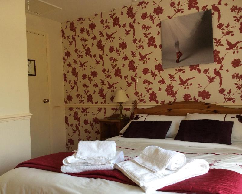 Sweet Banks - Double En-Suite image 3