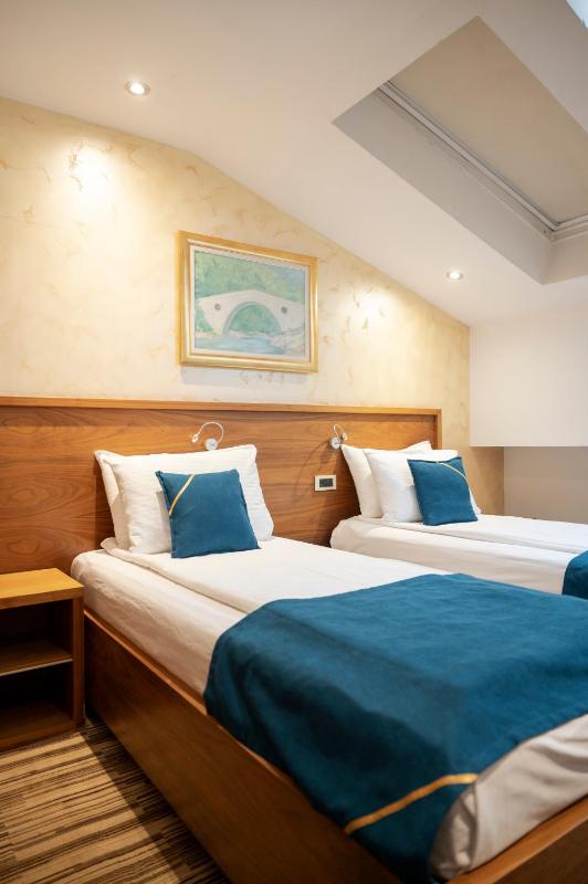 Standard Twin Room image 2