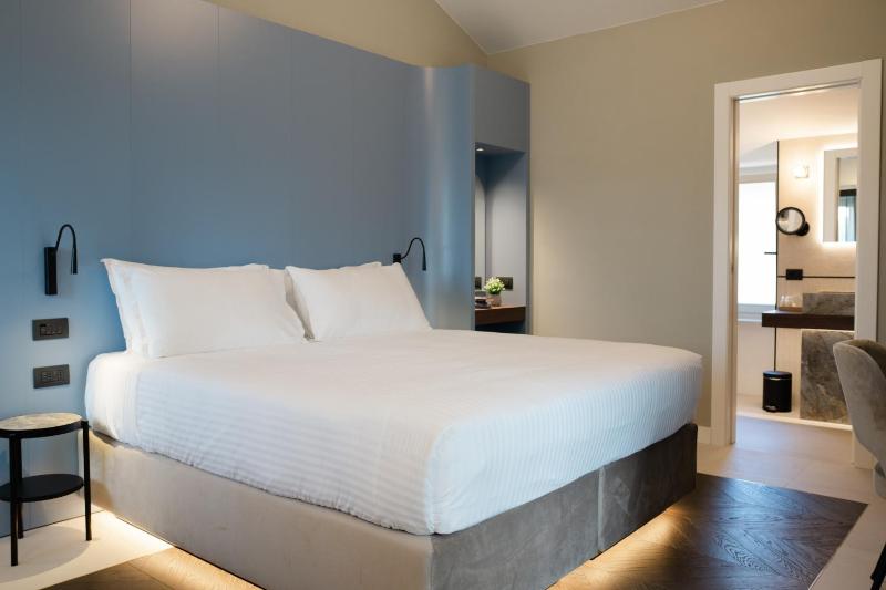 Double or Twin Room image 3