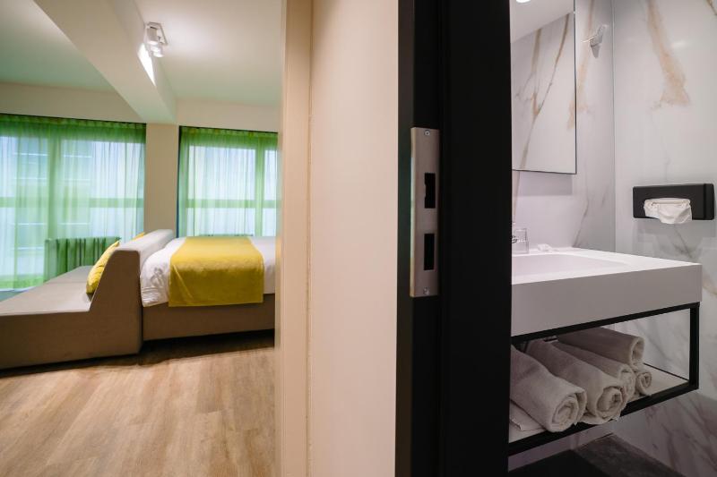 Ostend Hotel - image 30