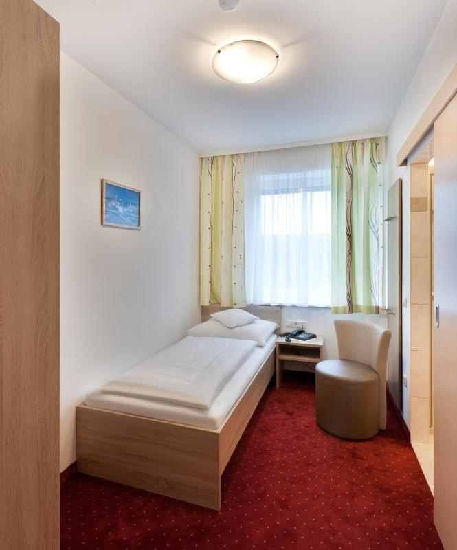 Single Room image 4