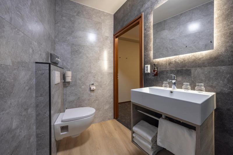 Standard Triple Room with Shower image 3