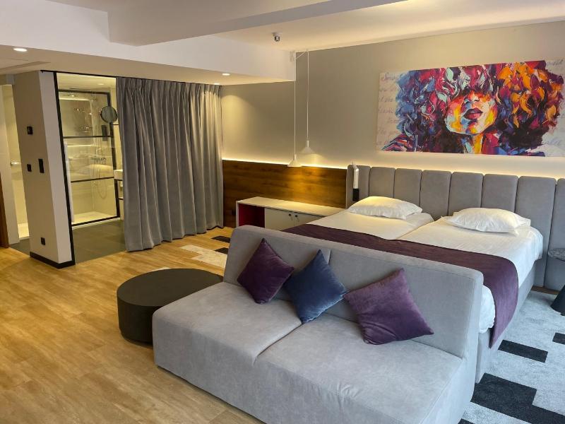 Deluxe Room image 4