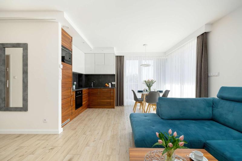 Morska Wygodny Apartament z Parkingiem by Noclegi Renters - image 6