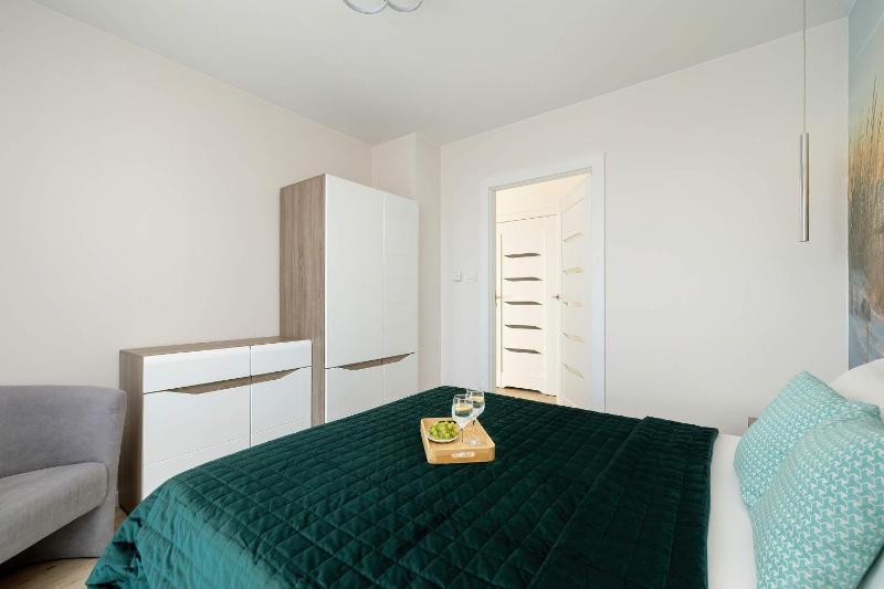Morska Wygodny Apartament z Parkingiem by Noclegi Renters - image 16