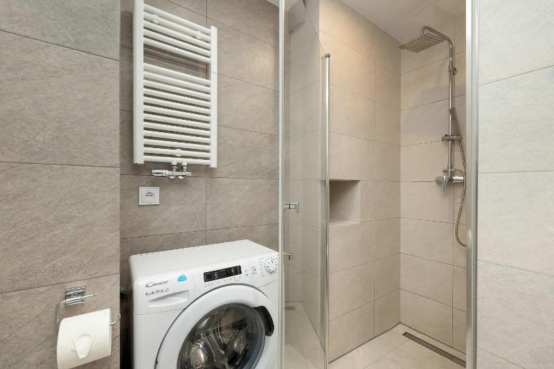 Morska Wygodny Apartament z Parkingiem by Noclegi Renters - image 4