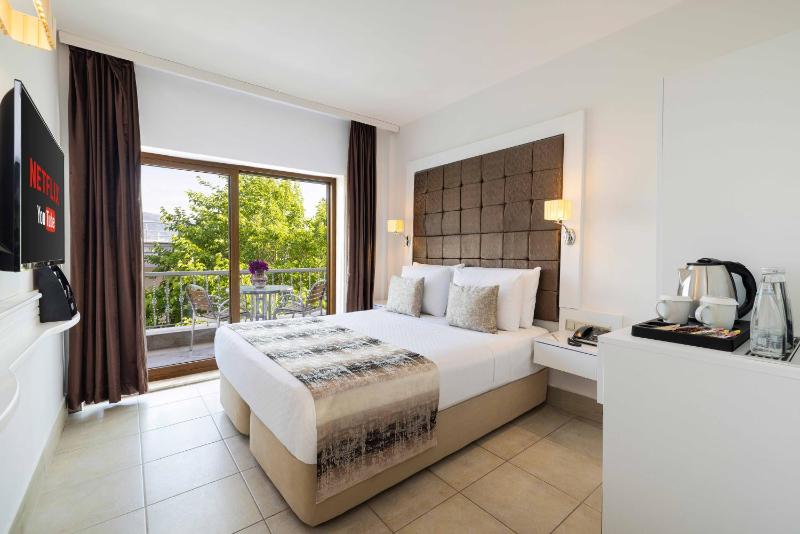 Standard Double Room image 1