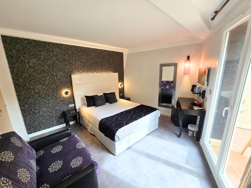 Superior Room with Terrace image 1