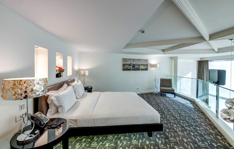 Duplex Grand Suite with City View image 1