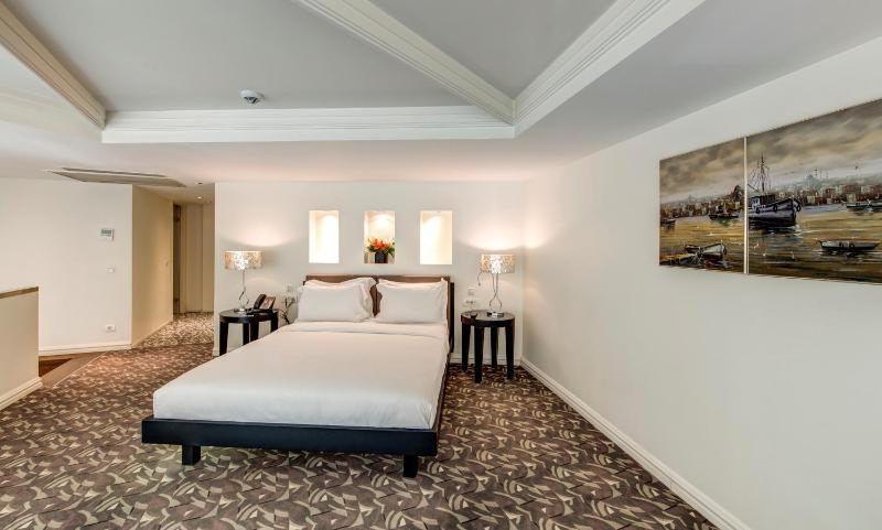 Duplex Grand Suite with City View image 3