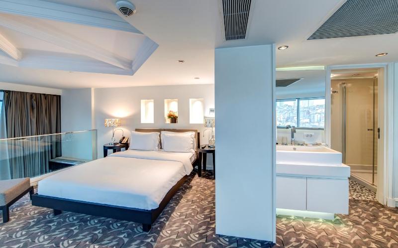  Duplex King Suite with City View  image 1