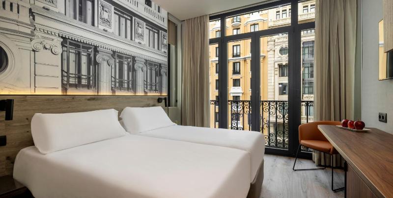 Double Room with View image 3