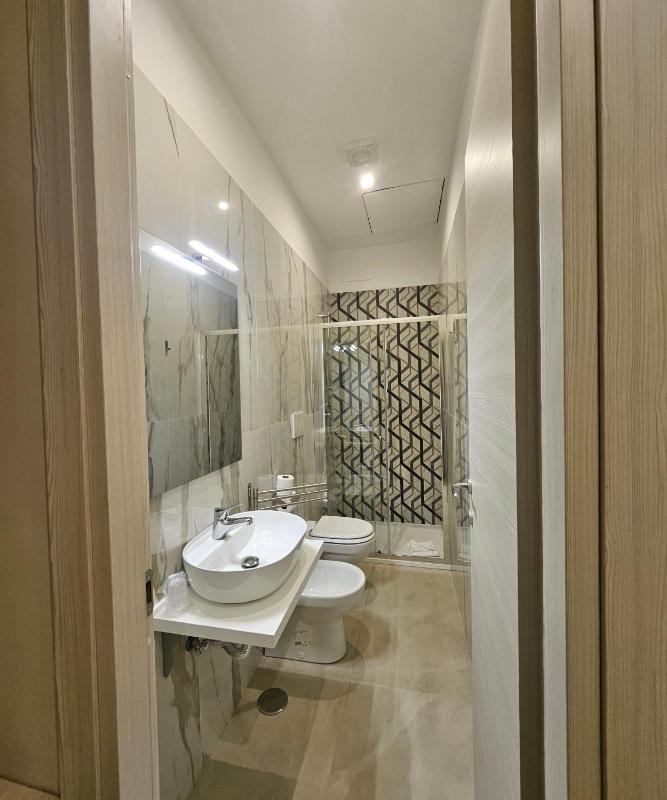 Single Room image 4