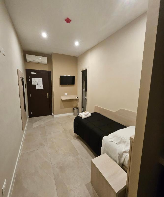 Single Room image 3