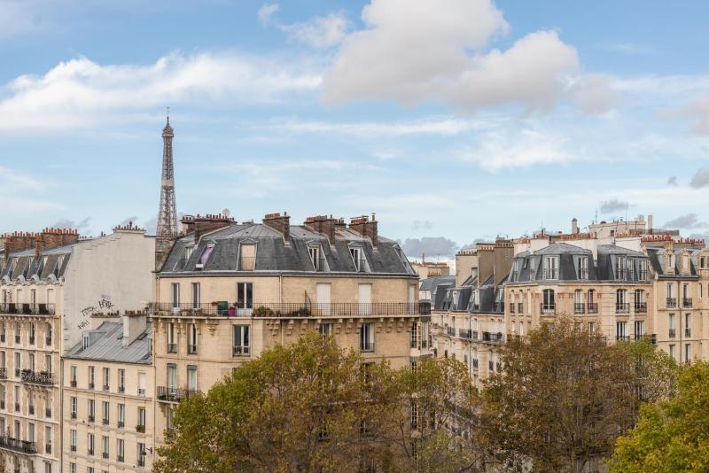 Superior King Room image 3