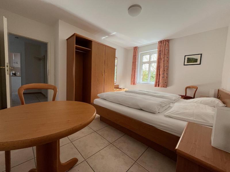 One-Bedroom Apartment image 2