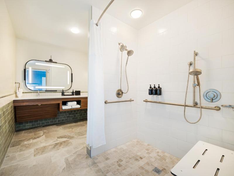 Communications and Mobility Accessible Room with Roll-in Shower image 2