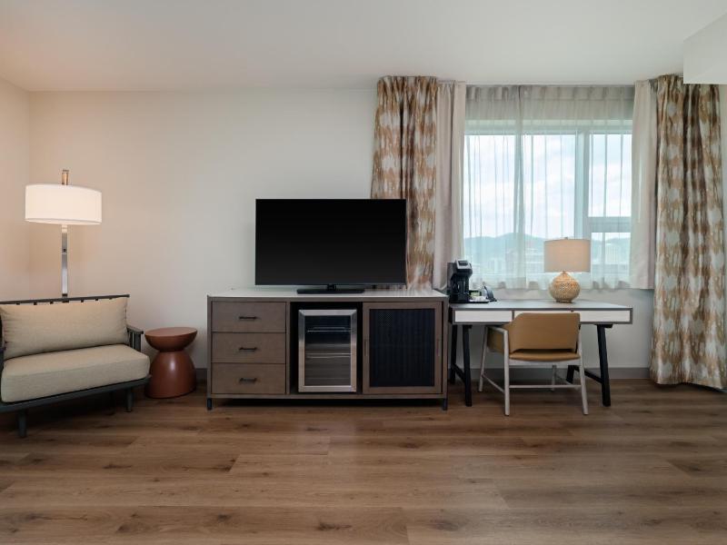 Premium Queen Room with Two Queen Beds image 2